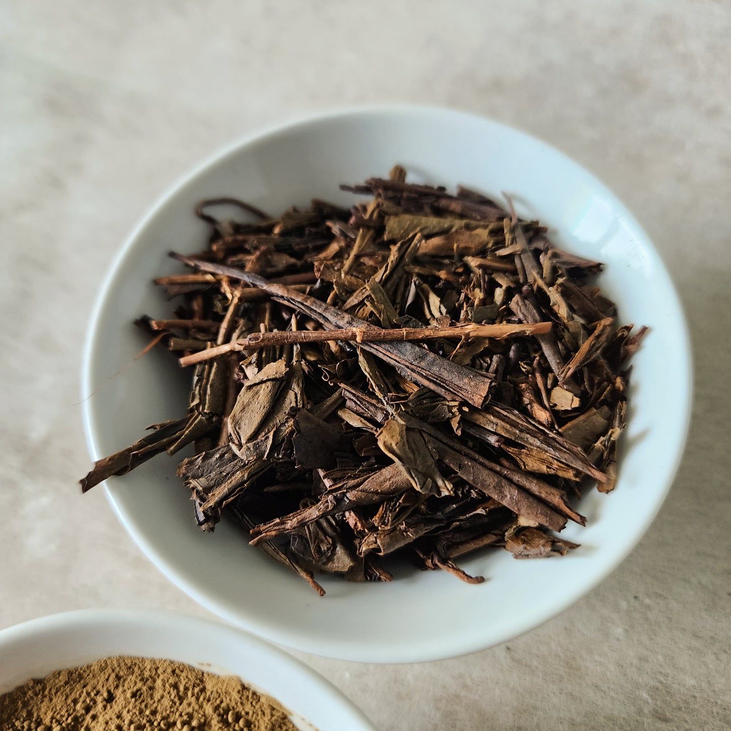 Rich and toasty Hojicha tea, loose leaf blend with a warm, nutty fragrance, perfect for a comforting tea break in Malaysia