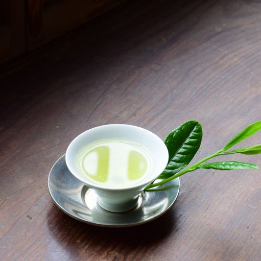 Japanese tea cup, Leaf on side