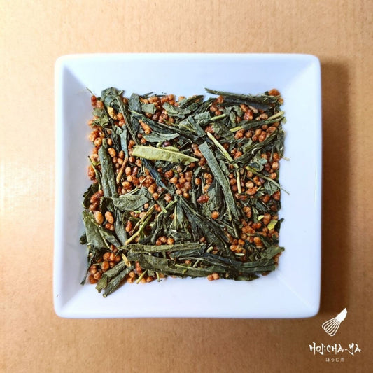 Vibrant Japanese green tea and roasted rice blended Loose leaf Genmaicha tea in Malaysia, offering a nutty aroma